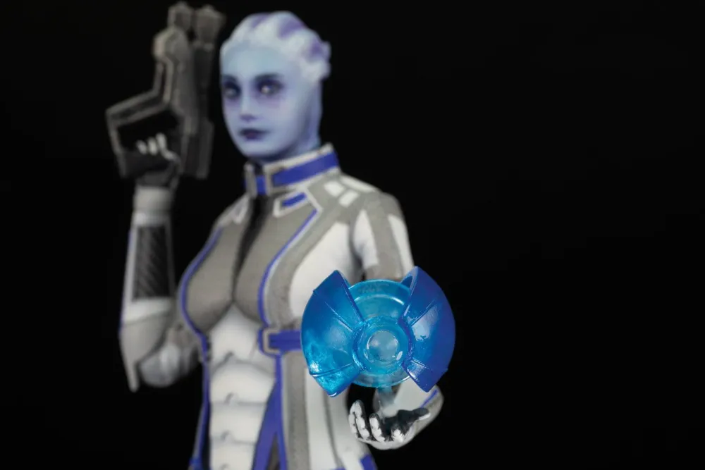 Sale DHS/Dark Horse Comics Mass Effect - Liara - Figure